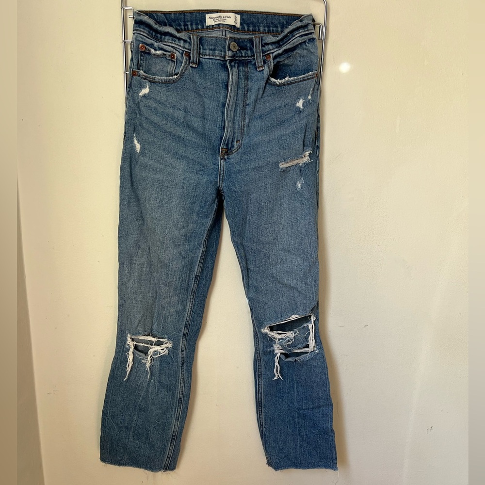 Straight ripped jeans